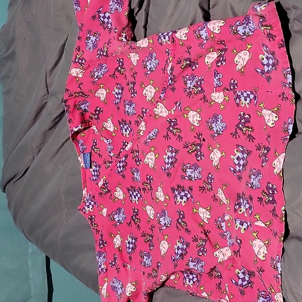 Women's Froggy Scrub Top